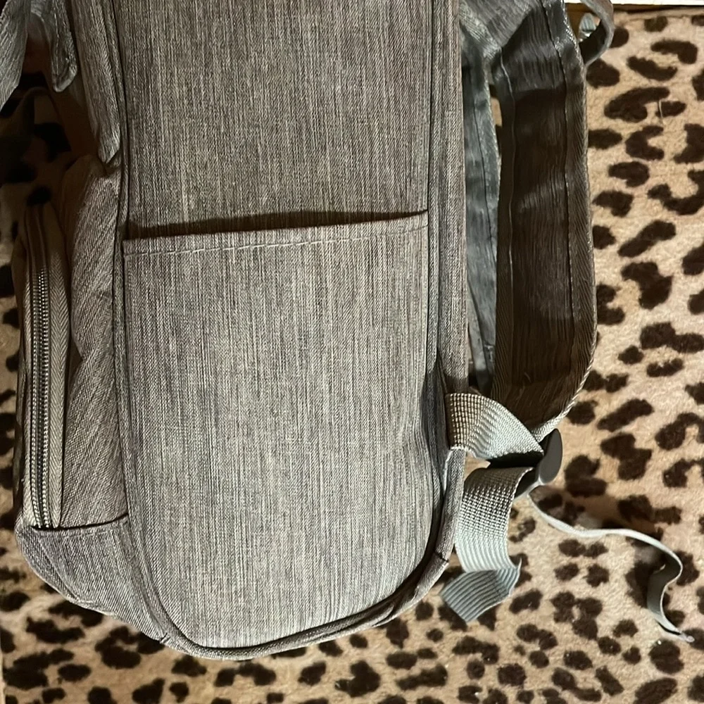 GRAY WONDER PACK INSULATED UNISEX STORAGE BABY BACKPACK BAG LIKE NEW